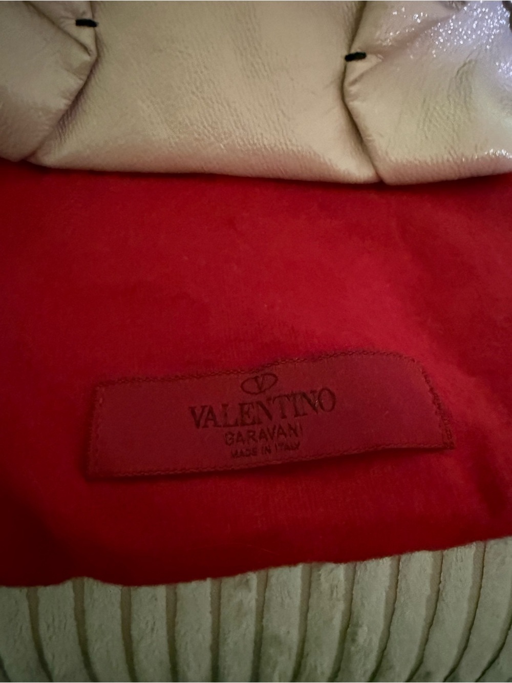 Authentic Valentino Garavani
Bow Accent Crossbody Bag in Blush Pink - Picture 4 of 15